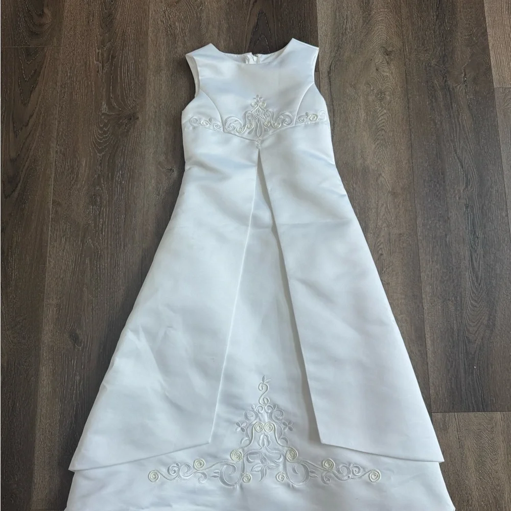 David’s Bridal Flower Girl Dress. St. Tropez brand, girls size 5.  White. - Picture 2 of 13